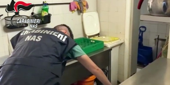 Controlli Nas su acque vendute nei bar e ristoranti, irregolarità per il 54%