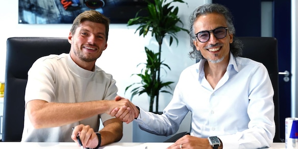Verstappen, ufficiale il rinnovo di contratto con la Red Bull: "Resto per tornare al vertice"