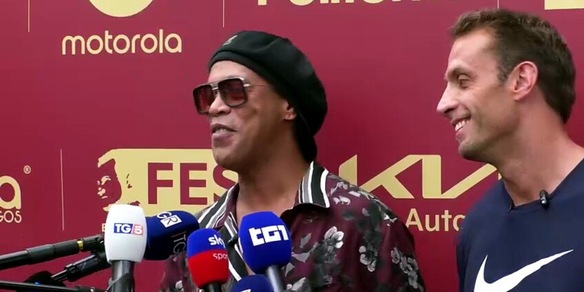 Ronaldinho sbarca a Ravenna: "Sogno il gol n.300"