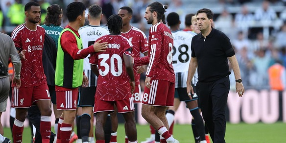 Il Liverpool pareggia allo scadere a Newcastle nella prima di Iraola