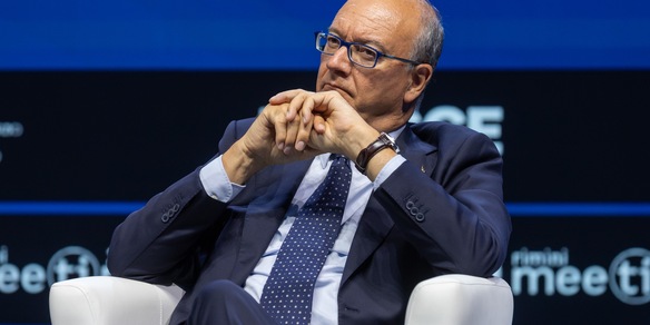 Valditara, studio italiano sia obbligatorio per genitori studenti stranieri