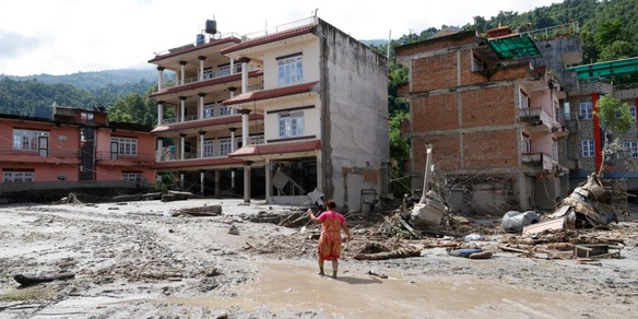 Pechino, evacuati 555 turisti rimasti bloccati dopo la frana in Tibet