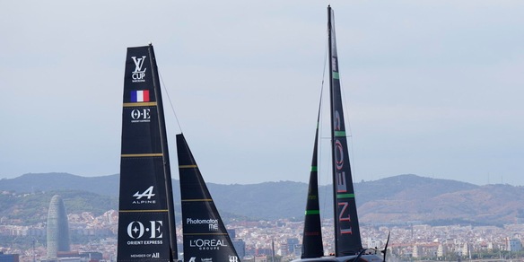 Verso l'America's Cup, Napoli scalda i motori e Alinghi scende in acqua