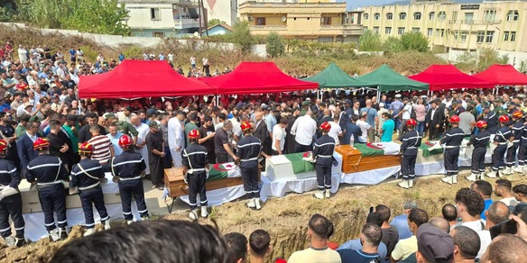 Ministri e premier ai funerali di 37 vittime degli incendi in Algeria