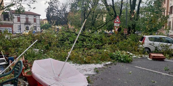 ++ Cremona in ginocchio, danni a 10 chiese e 10mila auto ++