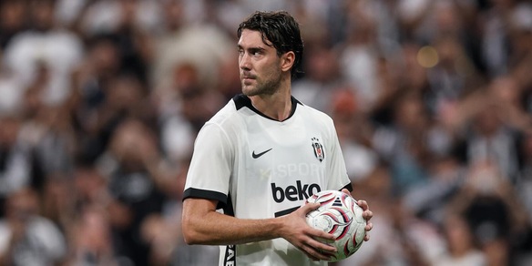 Show di Vlahovic con il Besiktas: una tripletta dell'ex Juve fa volare Italiano, esordio per Miretti