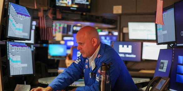 Wall Street apre debole, Dj -0,27%, Nasdaq +0,03%