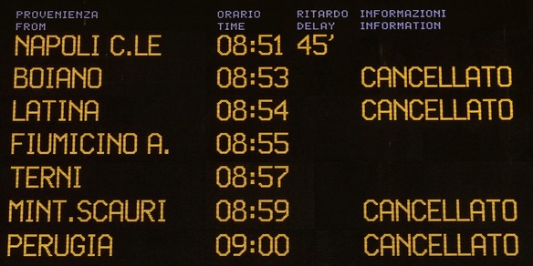 Multa da 1,75 milioni a Rfi per il caos treni a Termini dovuto al 'chiodo'