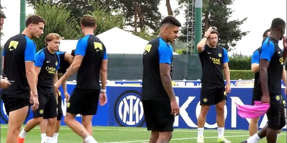 La battuta di Chivu: "Niente mano, come Lobotka"