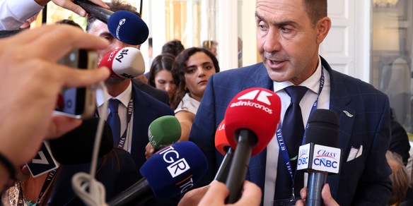 Vannacci, centrodestra da solo non arriva al 42%, deve fare i conti con noi