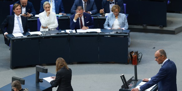 Merz attacca Afd, 'la vostra remigrazione è pulizia etnica'