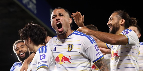 Il Leeds di Okafor travolge il Newcastle nel posticipo di Premier League: a Elland Road finisce 4-1