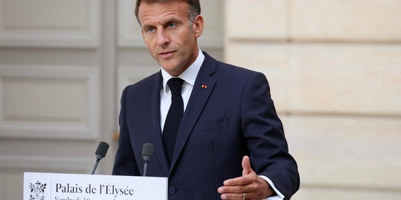 Macron avverte, 'attacchi ibridi russi non resteranno senza risposta'