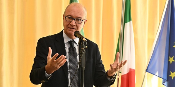 Bozza decreto scuola, multe fino a 1.000 euro per il burqa