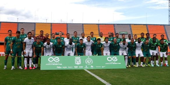 Chapecoense e Atletico Nacional in campo, ricordano le vittime del disastro aereo
