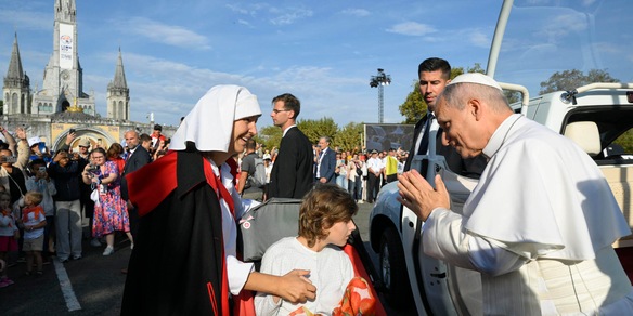 Il Papa su fine vita e aborto, nessuna legge può dare la morte