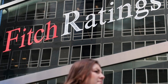 Fitch alza le stime sul Pil globale 2026, Italia da +0,6% a +1%