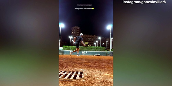 Roma, l'ex Villar si diverte a tennis