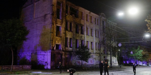 Forti esplosioni a Kiev, difese antiaeree in azione
