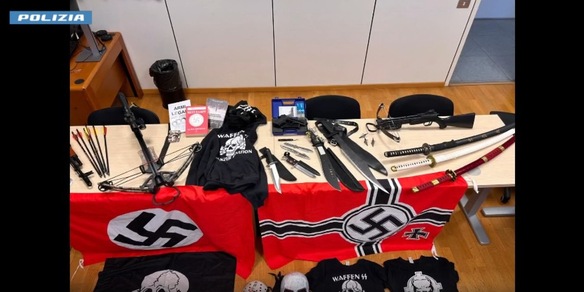 Inneggiava al suprematismo e aveva armi bianche in casa, arrestato 17enne