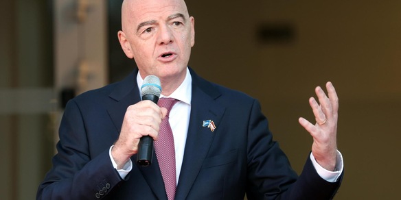 Calcio: Infantino apre alla distribuzione di più fondi ai membri Fifa