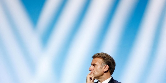 La popolarità di Macron ai minimi, in calo di 7 punti rispetto a giugno