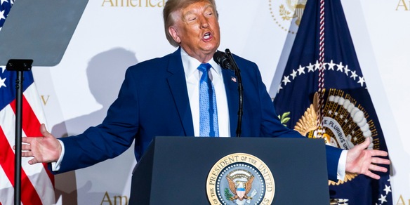 Trump, 'per l'Ia deve esserci l'autoregolamentazione, non paletti'
