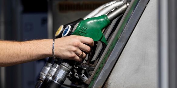 Mimit, prezzo medio ancora in calo self benzina a 2,064 euro, gasolio a 2,261
