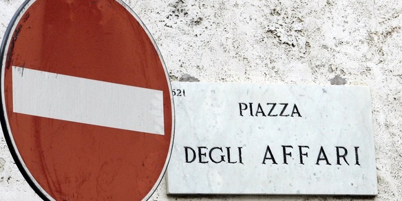 Borsa: Milano azzera rialzo e scivola a -0,03%, spread verso 128 punti