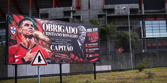Tutto il Portogallo è con Ronaldo! Lisbona tappezzata di cartelloni e manifesti: "Jorge Jesus ego smisurato"