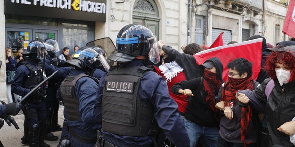 Protesta studenti, salgono a 100 le scuole chiuse in Francia, già 150 i fermati