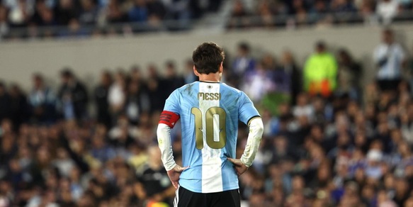 Leo Messi, è stato bellissimo: un gol, due assist, un palo e tanti brividi. Così il re ha detto addio all'Argentina