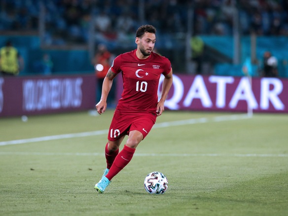 Inter, sgarbo al Milan: in arrivo Calhanoglu. Domani le visite mediche