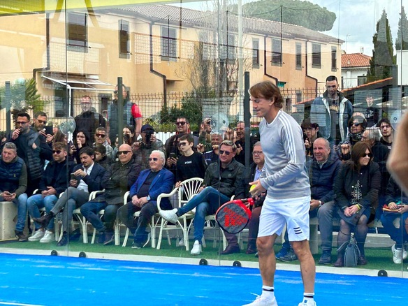 Тренер сборной Италии — большой любитель паделя: здесь он встречается с Тотти и Ди Бьяджо.