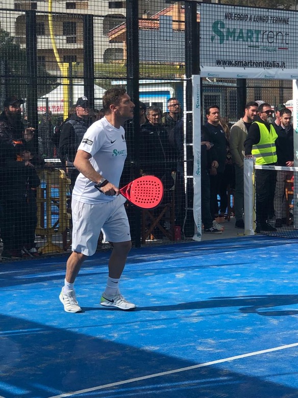 Тотти получает