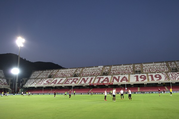 Salernitana-Verona, sale sul prato dell'Arechi per scaramanzia