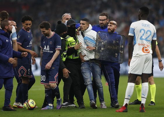 Clamoroso a Marsiglia: contropiede di Messi fermato da un tifoso