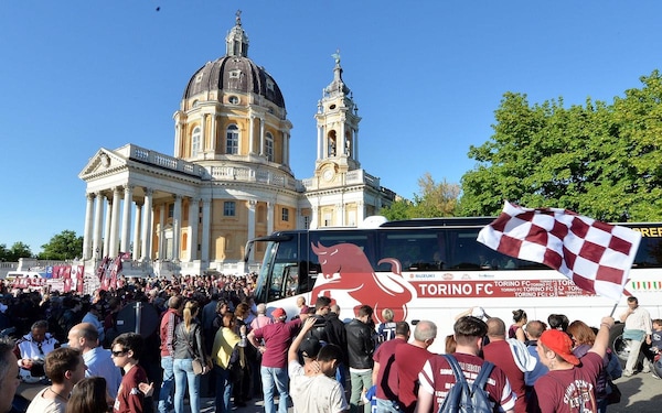 Torino, insulti e scritte su Superga. Marchisio: «Vergognatevi!»