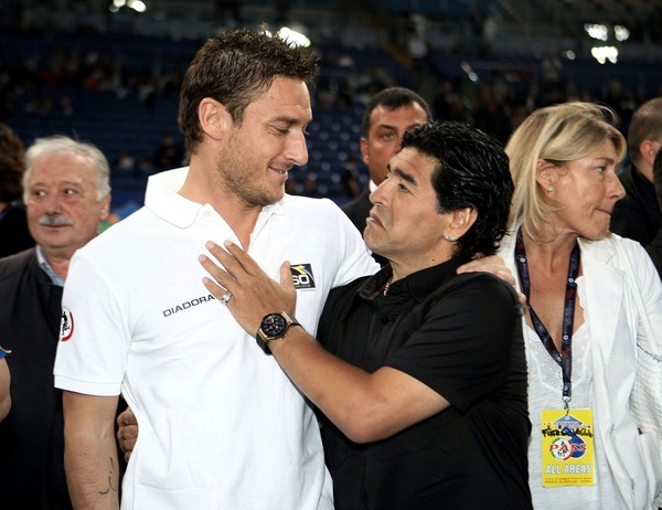Totti e i campioni: da Maradona a Federer quanti applausi per il capitano della Roma