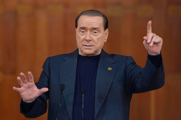 Juventus-Milan, Berlusconi non commenta: «Parlo solo di politica»
