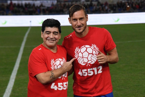Maradona: «Totti è il migliore che abbia visto in vita mia»