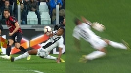 Alex Sandro tocca con il braccio in area: rigore negato al Milan