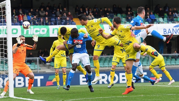 Napoli, Koulibaly e Milik stendono il Chievo