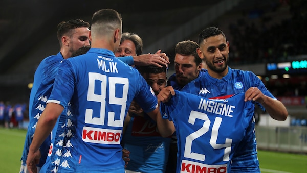 Serie A, Napoli-Cagliari 2-1: Mertens e Insigne, rimonta e secondo posto aritmetico