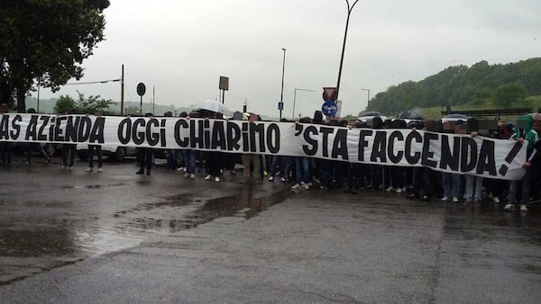 Addio De Rossi, contestazione a Trigoria contro la società