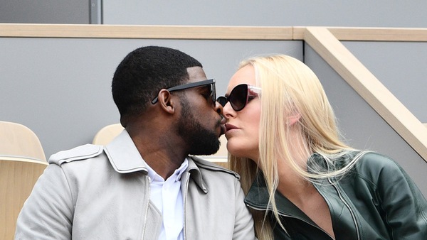 Lindsey Vonn in tribuna per Federer: che bacio al compagno!