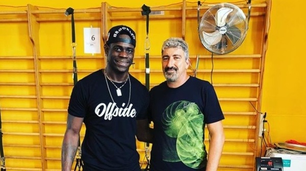 Brescia, Balotelli incontra Hubner: "Sei un grande"