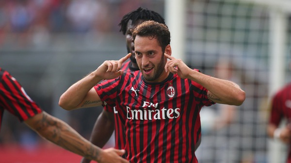 Milan: contro il Brescia la decide Calhanoglu, grande festa a San Siro