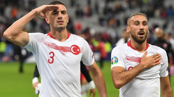 Polemiche in Francia: saluto militare dei giocatori della Turchia