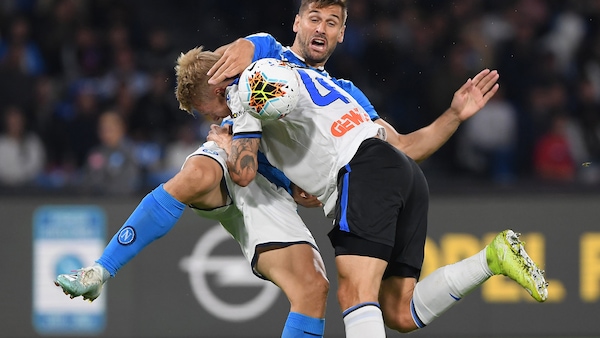 Napoli-Atalanta, il contatto fra Llorente e Kjaer